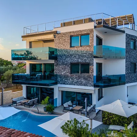 Luxury Vilamaloca * Vir