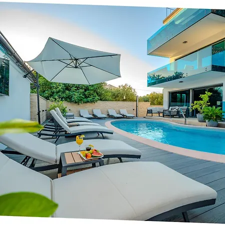 Luxury Vilamaloca فير