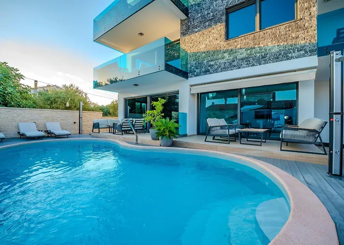 Luxury Vilamaloca Апартаменты *